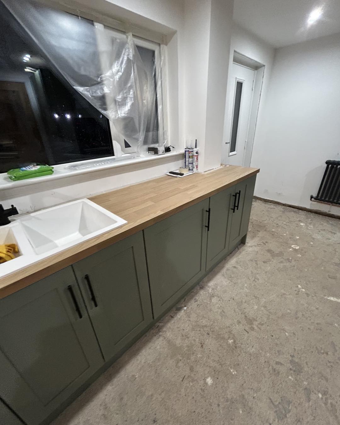 Modern WREN kitchen with integrated appliances